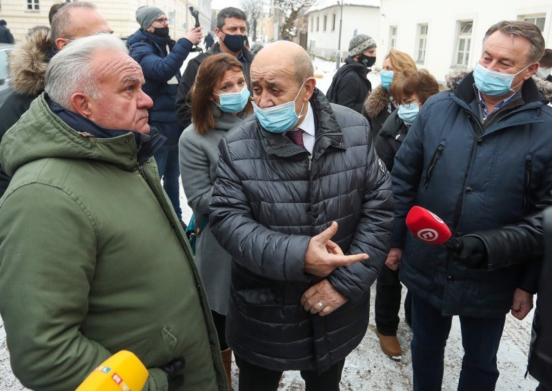 [FOTO/VIDEO] Francuski šef diplomacije posjet Hrvatskoj počeo u Petrinji, iznenadilo ga da je u tom gradu bila i Napoleonova vojska