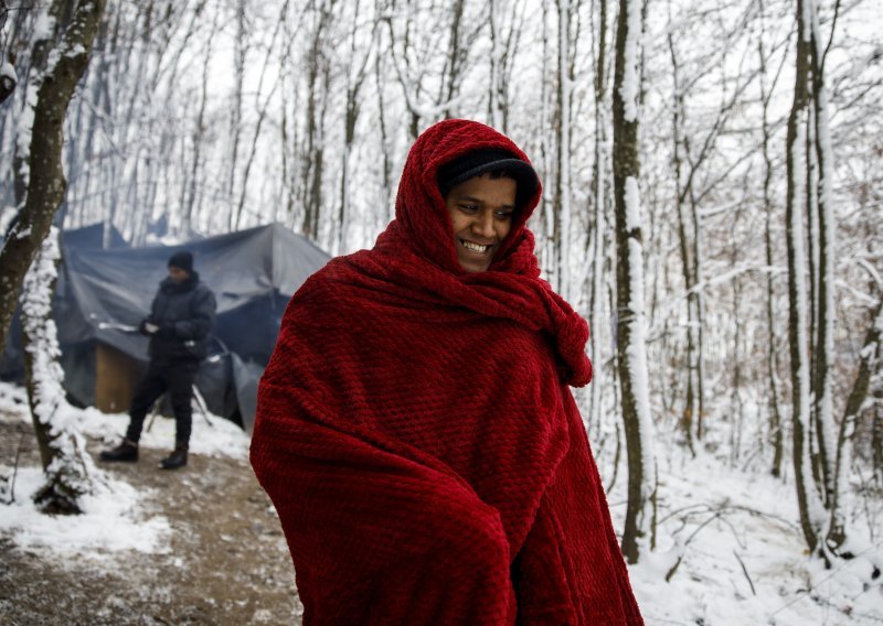 Potresne fotografije: Migranti u šumama uz hrvatsku granicu smrzavaju se na snijegu