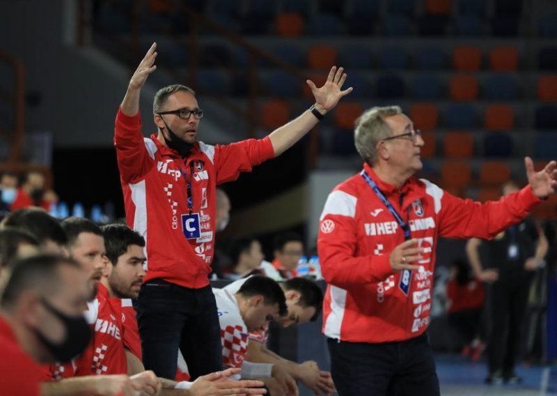 [FOTO] Lino Červar: Ovo nije šok, jer sam upozoravao na Japance. A da smo izgubili, bilo bi 'udri po treneru i igračima'