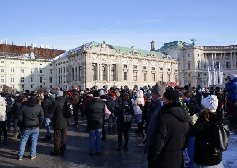 Više od 20 osoba uhićeno na skupu protiv korona mjera u Beču