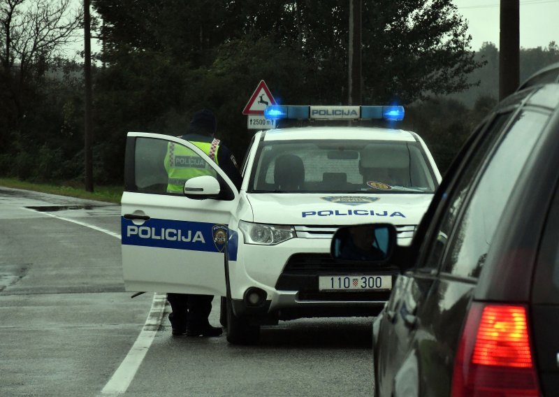 Vozač kod Koprivnice ulovljen kako vozi s 2,54 promila alkohola u krvi; momentalno je uhićen i poslan na 10 dana u zatvor