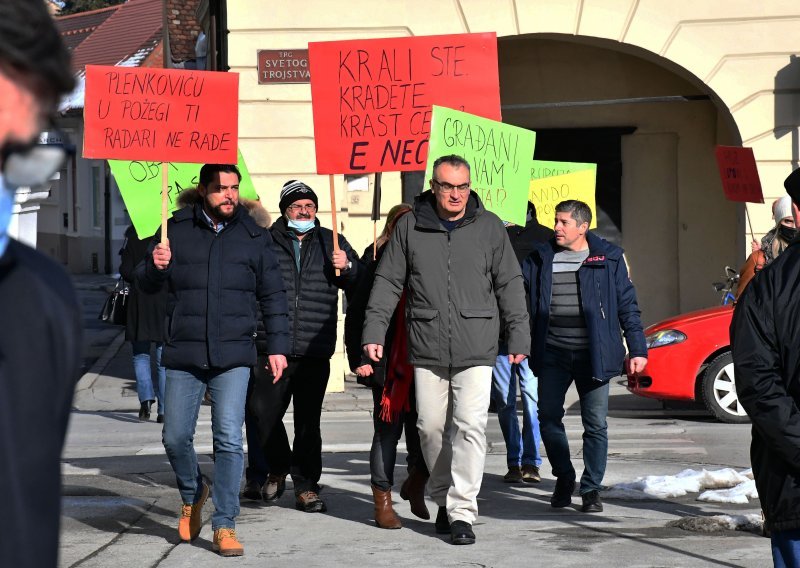 SDP-ovci pred Gradskom kućom: Požega je zaražena virusom korupcije