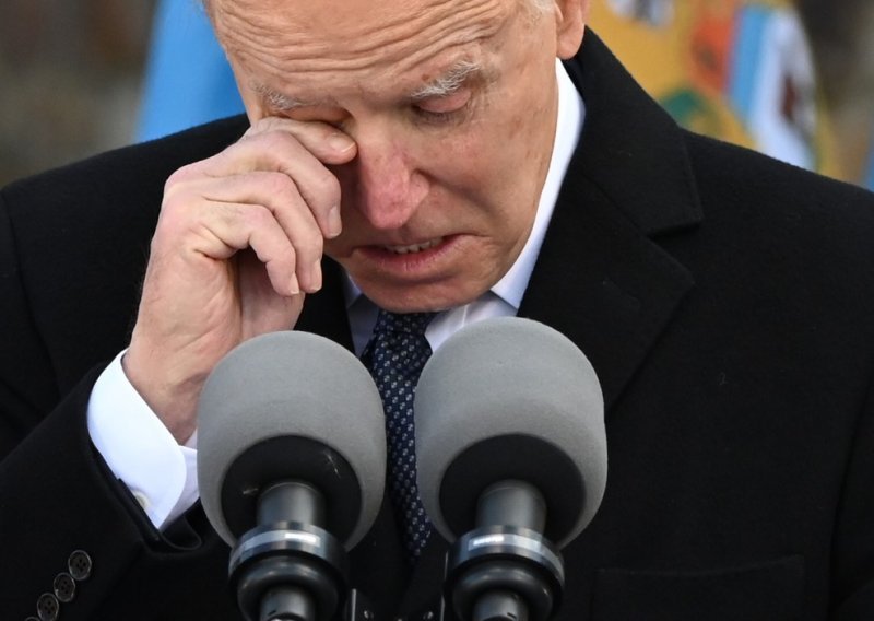 [FOTO/VIDEO] Biden u suzama napustio dom u Delawareu: Oprostite mi zbog emocija, žao mi je što moj sin nije ovdje