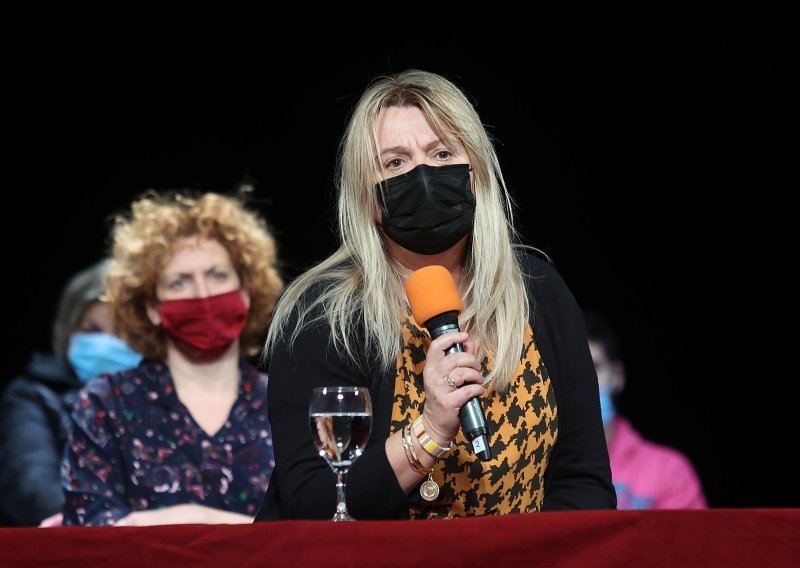 [VIDEO/FOTO] Uprava i umjetnici zagrebačkog HNK na izvanrednoj konferenciji poručili: Stvarno je bilo dosta, pustite nas da radimo