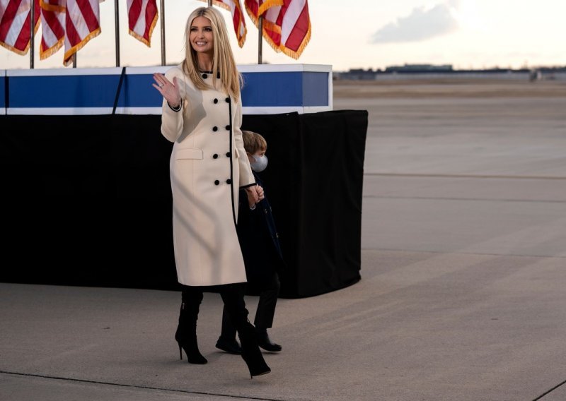 Bivša 'prva kći' nije mogla sakriti emocije: Ivanka Trump plakala dok je njezin otac držao govor