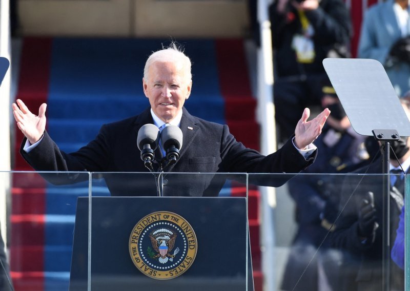 Biden razgovarao s Putinom, tražio da oslobodi Navaljnog