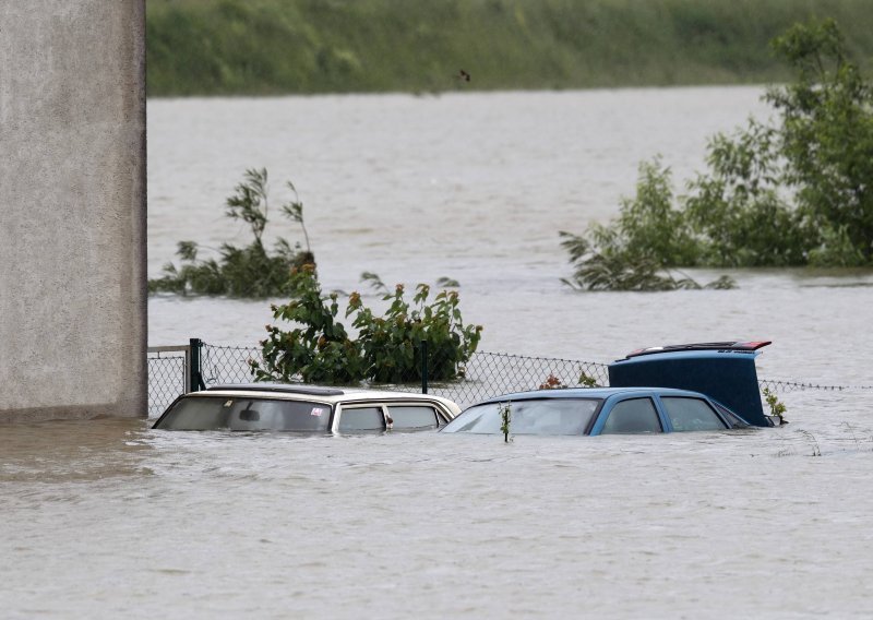 Hungary thanks Croatia and Slovakia for solidarity with anti-flood efforts