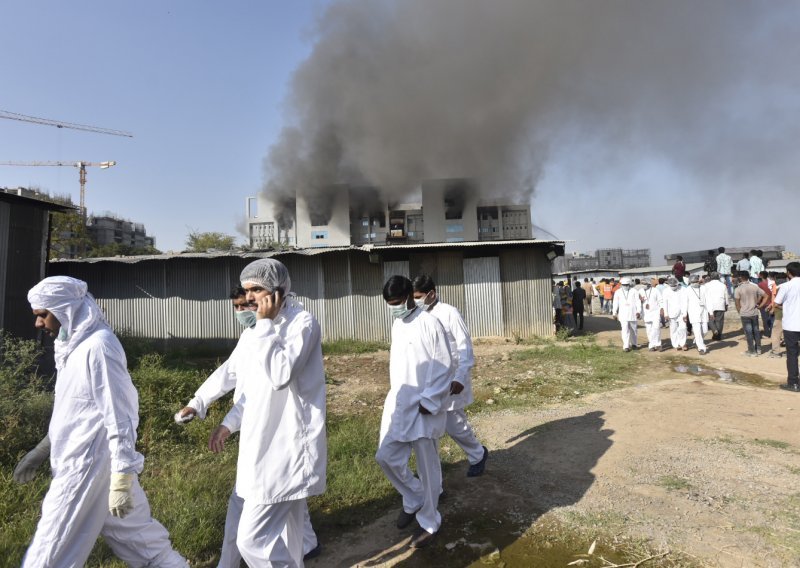 Buknuo veliki požar u tvornici u kojoj se proizvodi i cjepivo protiv covid-19 u Indiji