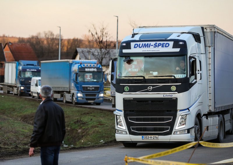 U jednom danu 50 tona stočne hrane potresom pogođenom području