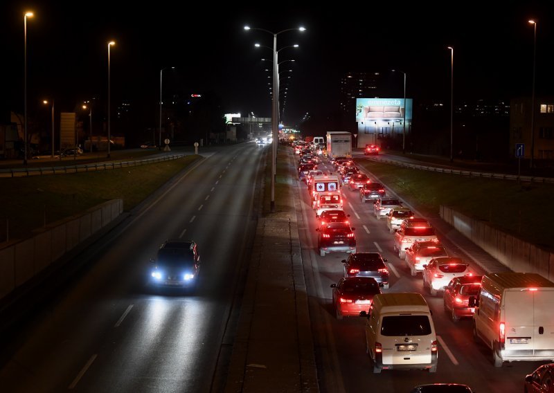 [FOTO/VIDEO] Zbog lančanog sudara u Zagrebu su se stvarale kilometarske kolone