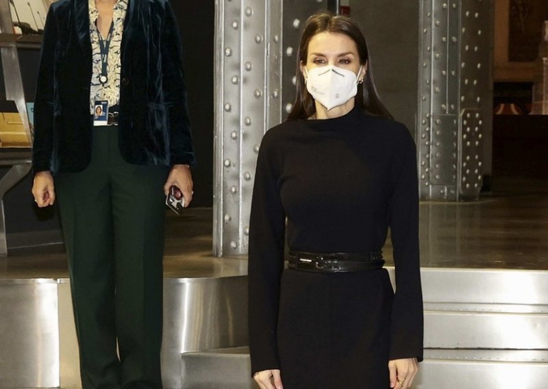 Poput Melanije Trump i Kamale Harris: Jedna od najbolje odjevenih kraljica u besprijekornom crnom izdanju