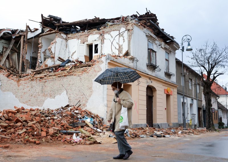 Na Baniji prijavljeno 34.393 oštećenih stambenih objekata, pregledano 23.995, a neuporabljivo više od tri tisuće