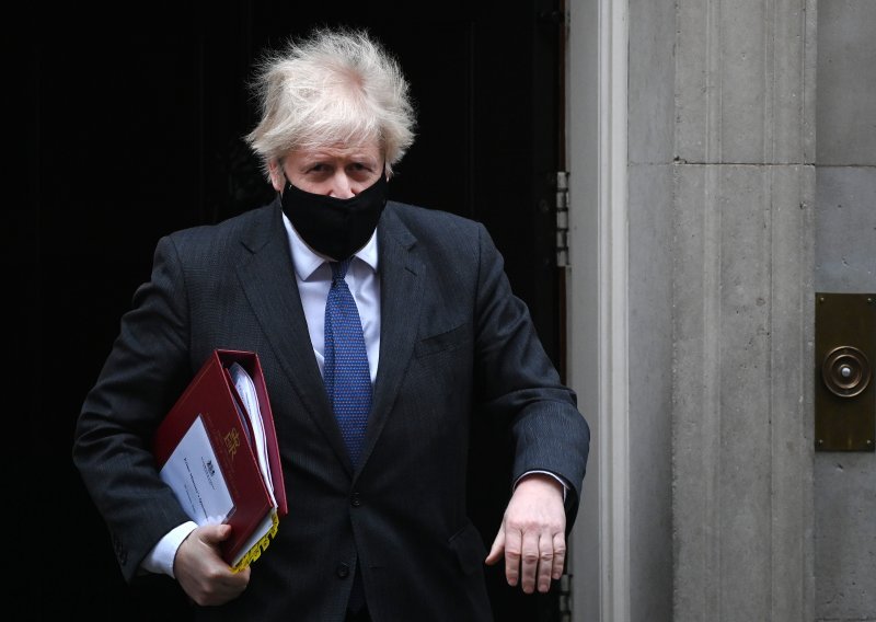 Britanski stručnjaci iznenađeni Johnsonovom izjavom o smrtonosnijem soju virusa