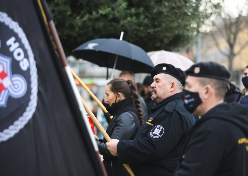 Oglasili se HOS-ovci i poručili Milanoviću: Ratnu zastavu ni četnici nam nisu uzeli, a nećete ni vi