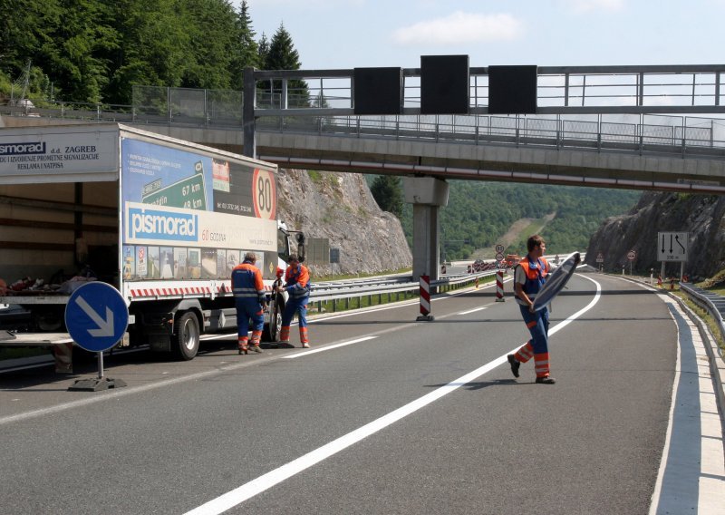 Pijan ukrao autobus i krenuo na autocestu