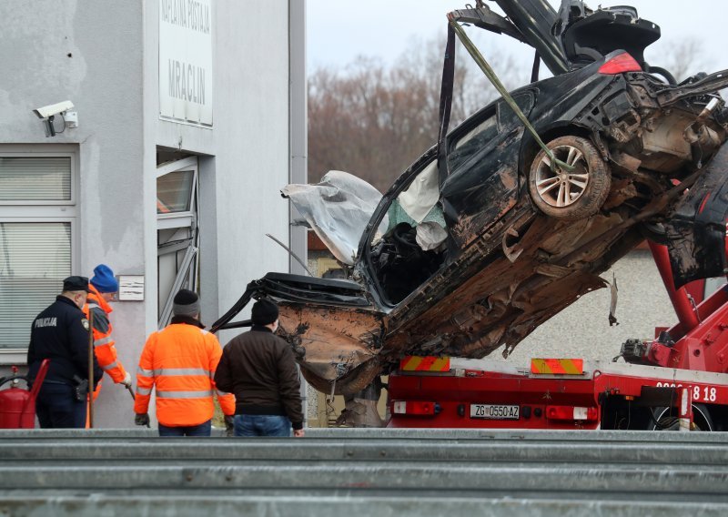 Detalji strašne nesreće u kojoj se BMW-om zabio u u objekt HAC-a i usmrtio radnika: 'Brzina je morala biti nenormalna'