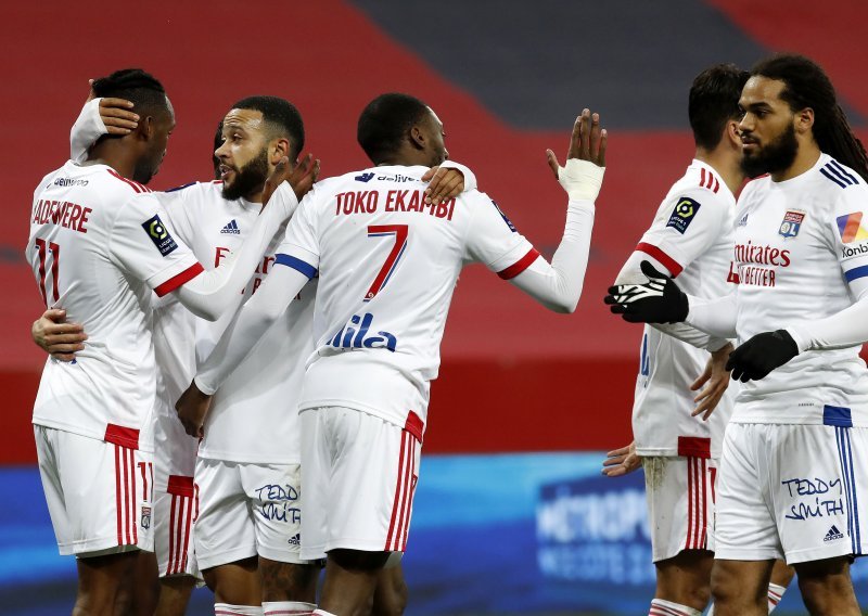 Olympique Lyon sa stilom pregazio velikog suparnika; na gostovanju mu utrpao čak pet golova
