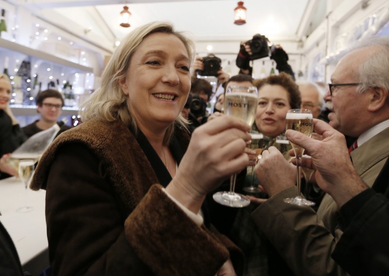 Gužva u češkom parlamentu zbog Marine Le Pen