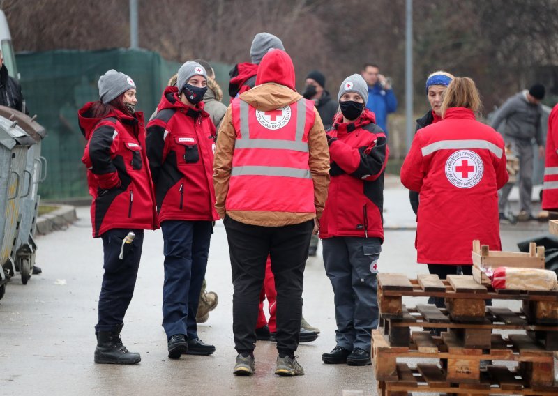 Crveni križ: Uplaćeno oko 44 milijuna kuna za stradale u potresu; humanitarna pomoć dijeli se širom Hrvatske