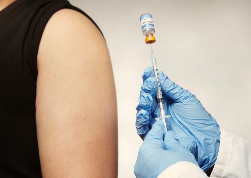 Astra Zeneca cjepivo učinkovito 76 posto tri mjeseca nakon prve doze