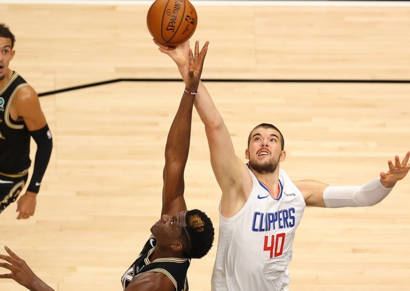 Mladi Hrvat Zubac opet ostvario double-double učinak, a oduševio je i jednog suigrača moćnim zakucavanjem: Da, zbog njega sam postao bolji igrač...