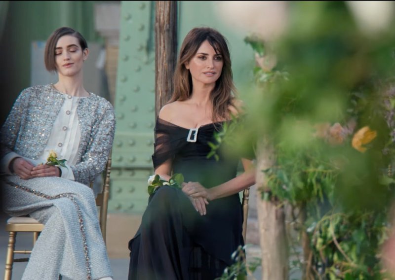 U izdanju vrijednom crvenog tepiha: Penelope Cruz plijenila elegancijom na glamuroznoj reviji