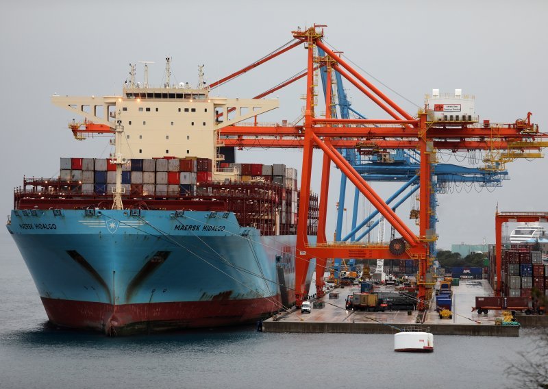 Rijeka postala rezervna opcija u globalnoj nestašici brodskih kontejnera