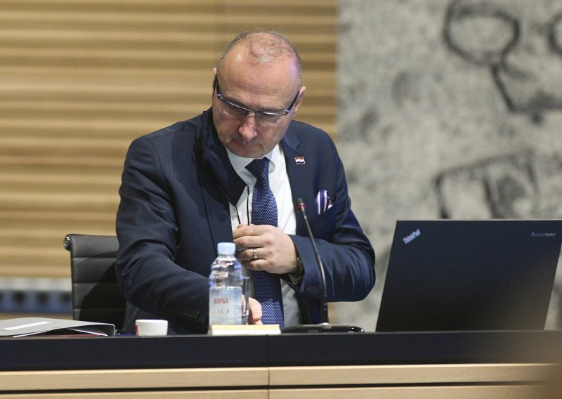Grlić Radman: Migrante u BiH smjestiti u kampove na ulazu u zemlju