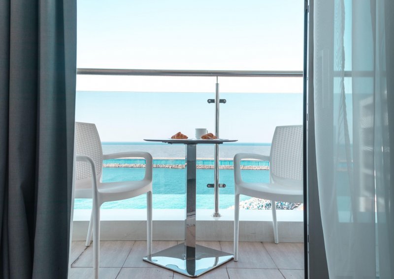 Dionički indeksi u crvenom, hotelijeri pod prodajnim pritiscima