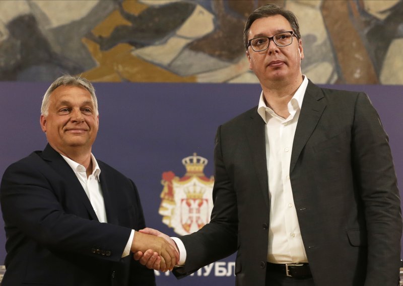 Orban odigrao dupli pas s Vučićem: Dekretom odobrava kinesko cjepivo, tvrdi da će se i sam njime cijepiti