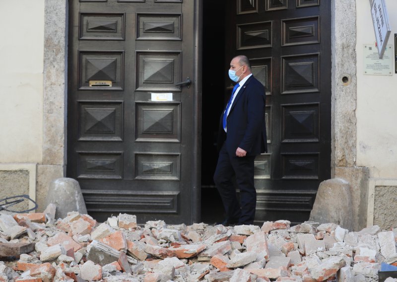 Sutra kreće rušenje na potresom pogođenom području; prve u povijest odlaze dvije zgrade u Petrinji. Vlada za to mobilizirala privatne tvrtke