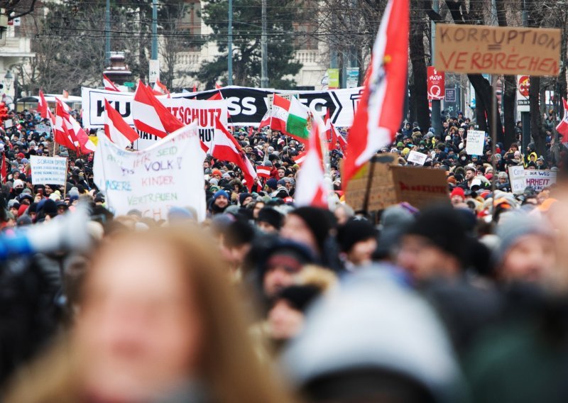 Unatoč zabrani u Beču prosvjedovalo 5000 ljudi, uključujući brojne neonaciste i huligane