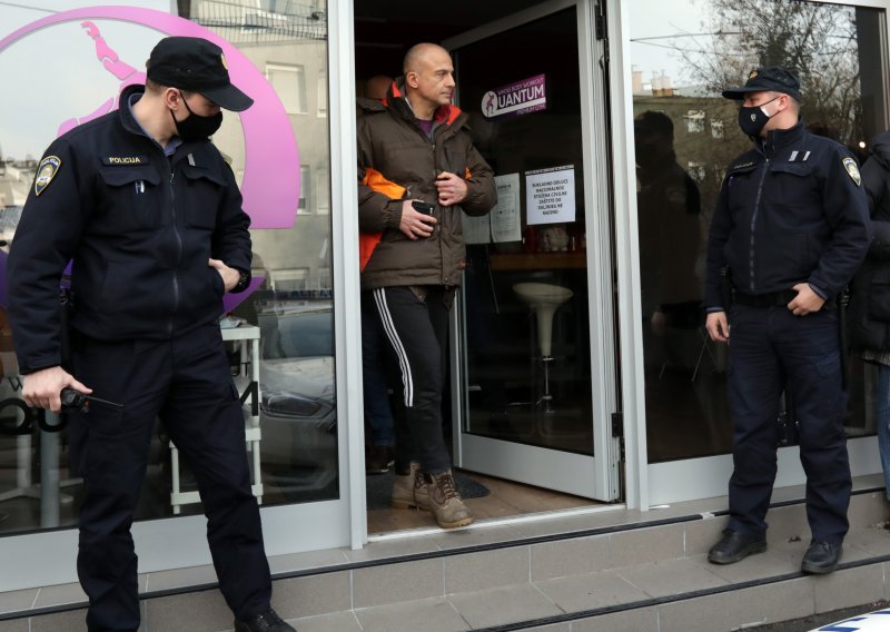 [VIDEO/FOTO] Policija privela na razgovor vlasnika i ispraznila teretanu na Trešnjevci