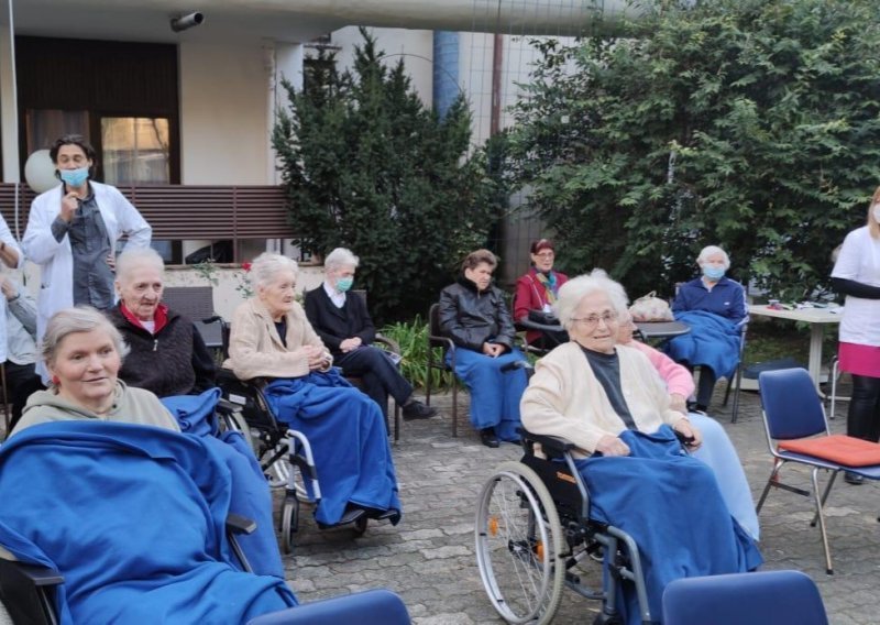 U Zagrebu dopuštene posjete osobama u domovima za starije, ali uz poštivanje strogih mjera