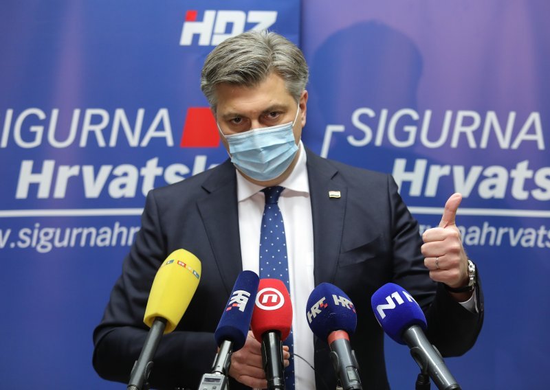 [FOTO] Plenković: Oporba nema ideje, kreacije niti sugestije. Cjepiva protiv korone ima za cijelu populaciju i još ekstra