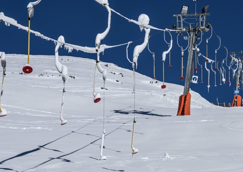 Francuska skijališta zbog covida-19 ostaju zatvorena cijelu veljaču