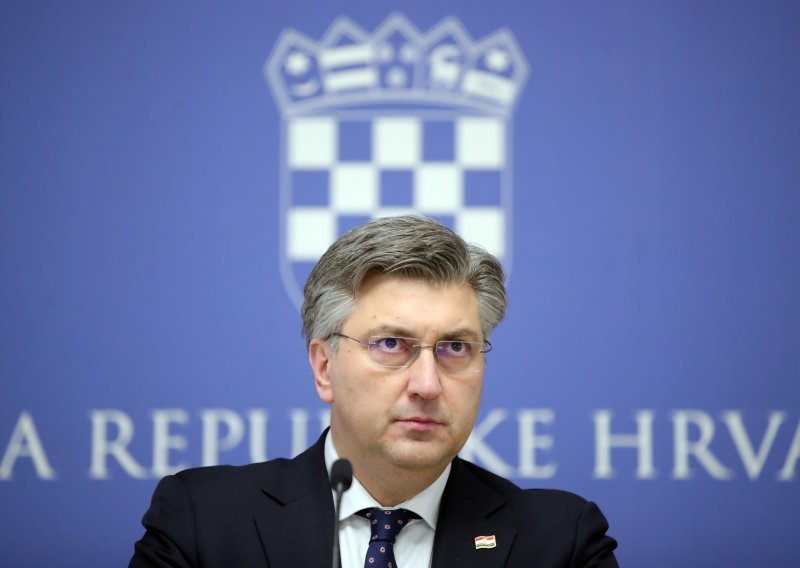 [VIDEO/FOTO] Plenković najavio reformu HGK, Most nazvao 'prepisivačima', a SDP zbog incidenta na granici optužio za udar na nacionalne interese