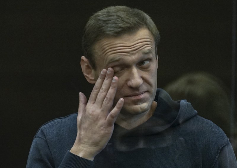 [FOTO] Navaljni idu u zatvor na dvije godine i osam mjeseci zbog kršenja uvjetne kazne