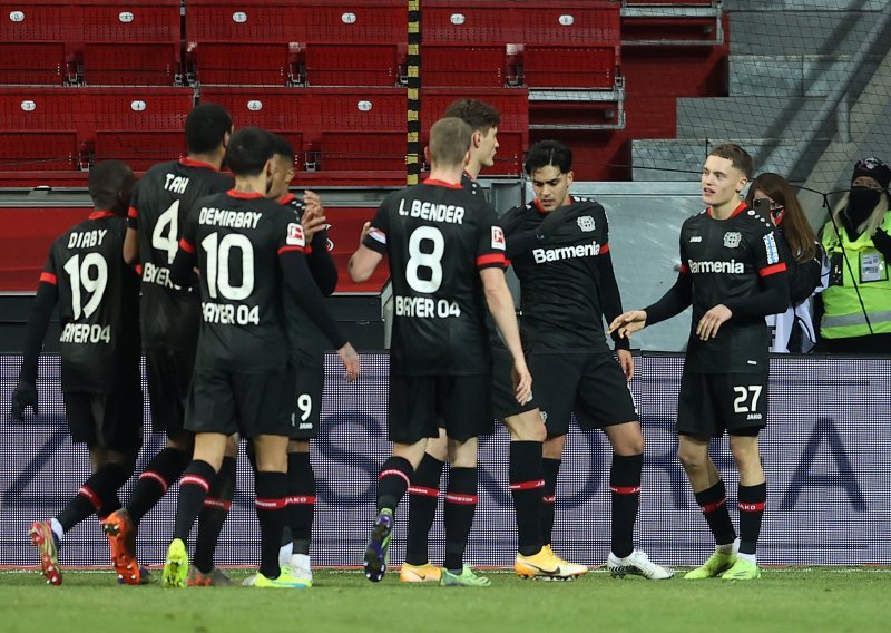 Bayer Leverkusen šokantno ispao od niželigaša; Werder i Borussia osigurali prolaz u četvrtfinale