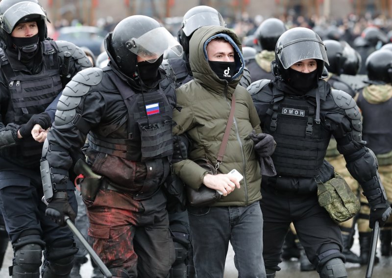 U ruskim školama čuvari će upozoravati učenike da više ne idu na prosvjede protiv zatvaranja Navaljnog
