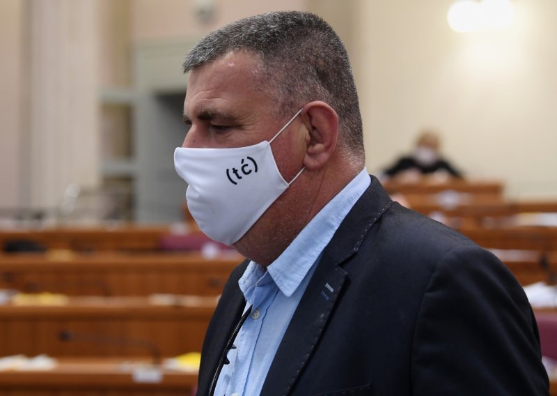 Bulj: Lobiji unutar Ministarstva uništili su hrvatsko selo!