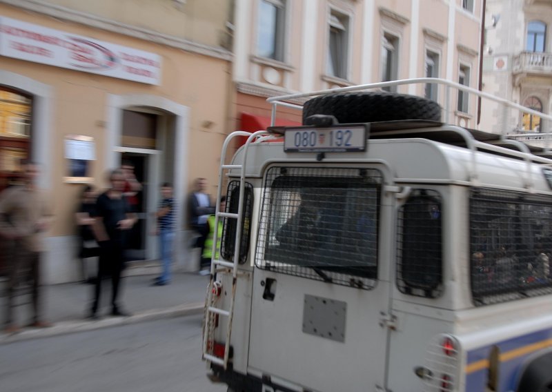 Držao ženu danima zatočenu u sobi i elektrošokerom ozlijedio policajce