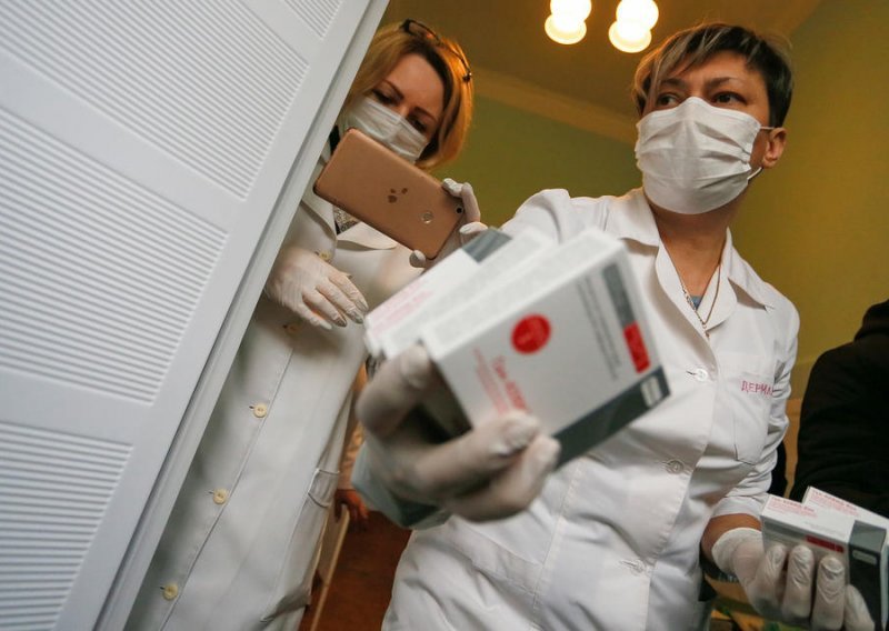Mađarska objavila kolika je cijena ruskog i kineskog cjepiva