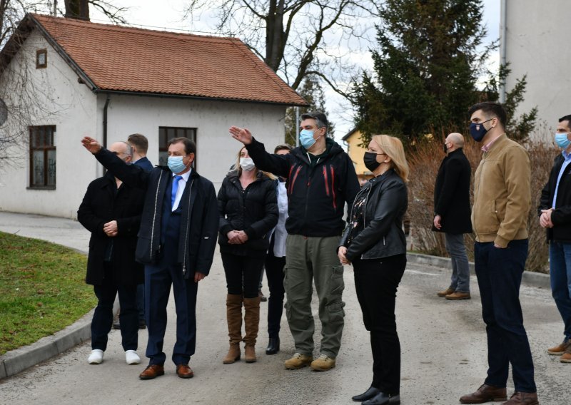 [VIDEO/FOTO] Milanović u Sisku s gradonačelnicom Ikić Baniček: Štete su velike, sanacija treba krenuti što prije