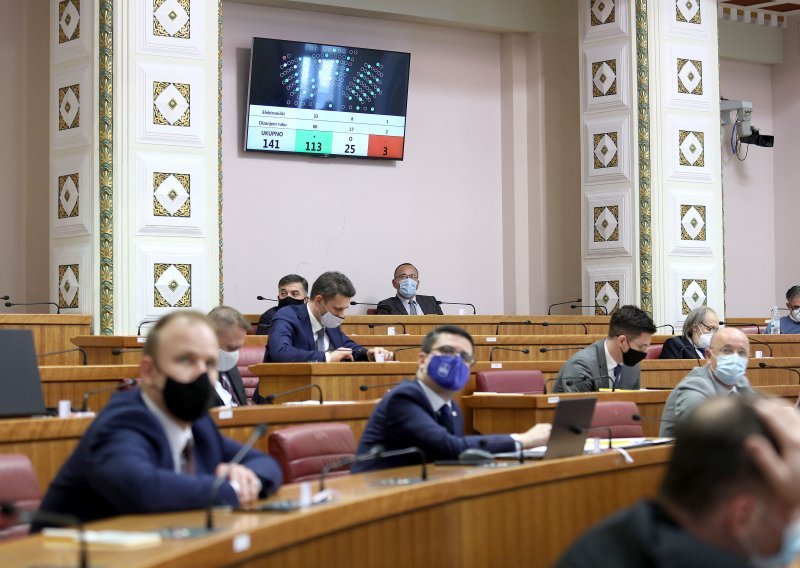 [FOTO/VIDEO] Sabor jednoglasno izglasao gospodarski pojas, većinom prošao i Zakon o obnovi, ali i famozni zaključak o reformi u HGK