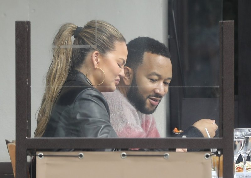 Chrissy Teigen je vjerovala da je najveća tuga iza nje: 'Život i emocije ne možeš uklopiti u raspored'