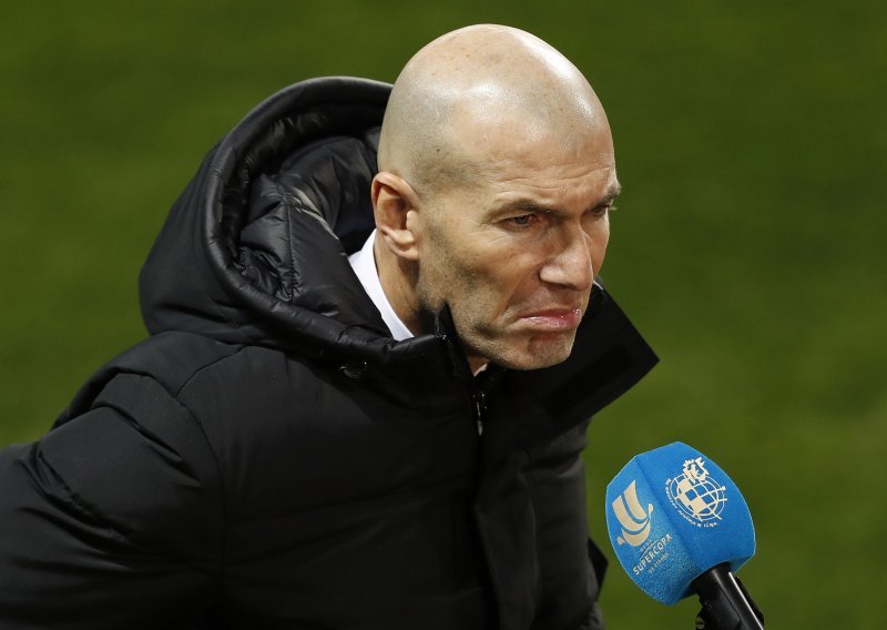 Zinedine Zidane potpuno poludio na konferenciji za medije; trener Reala urlao na novinare, a jedno ga je pitanje totalno izbacilo iz takta