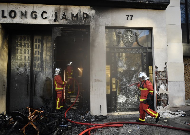 U eksploziji zgrade u Bordeauxu jedna osoba teško ozlijeđena, dvije nestale