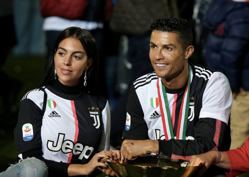 Cristiano Ronaldo proslavio je 36. rođendan, a lijepa Georgina pohvalila se luksuznim poklonima koje je dobio njen voljeni