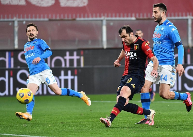 Makedonac Pandev na asistenciju Hrvata Badelja i Slovenca Zajca zabio za pobjedu Genoe nad Napolijem